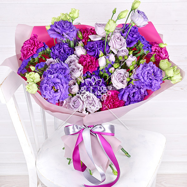 Волна удачи - букет из эустом и кустовых роз 